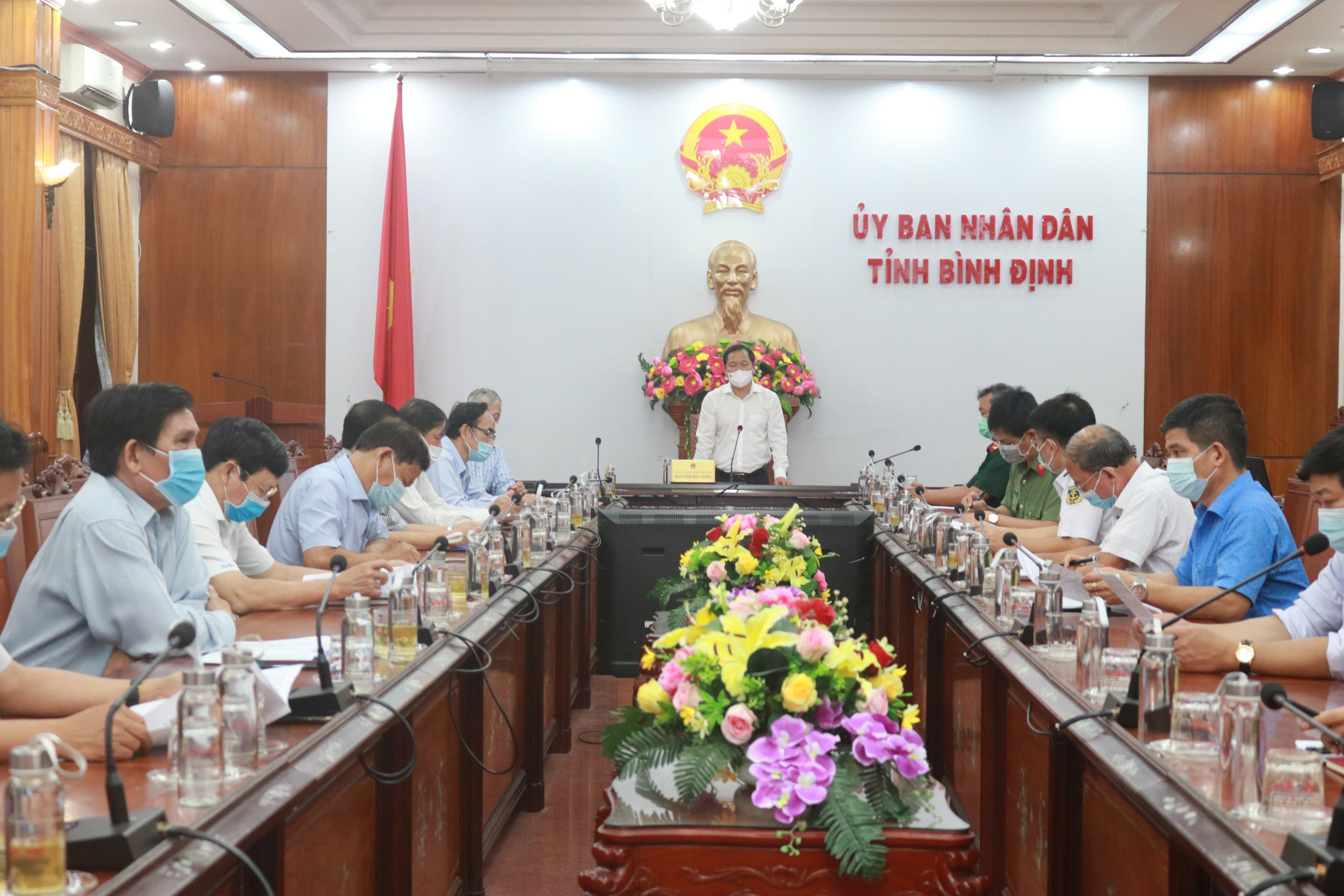 Tạm dừng tiếp nhận chuyên gia từ nước ngoài nhập cảnh Việt Nam đến Bình Định - Ảnh 1.
