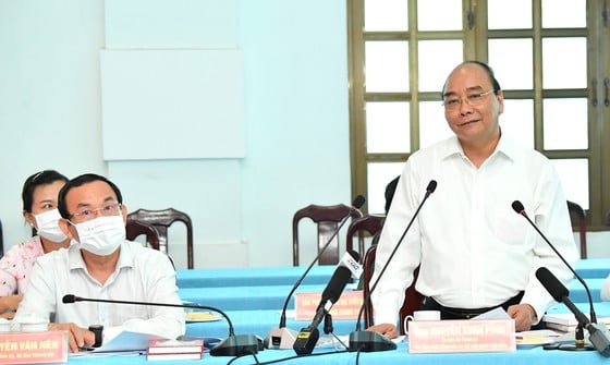 Chủ tịch nước Nguyễn Xuân Phúc gặp gỡ người dân Củ Chi trước kỳ tiếp xúc ĐBQH - Ảnh 1.