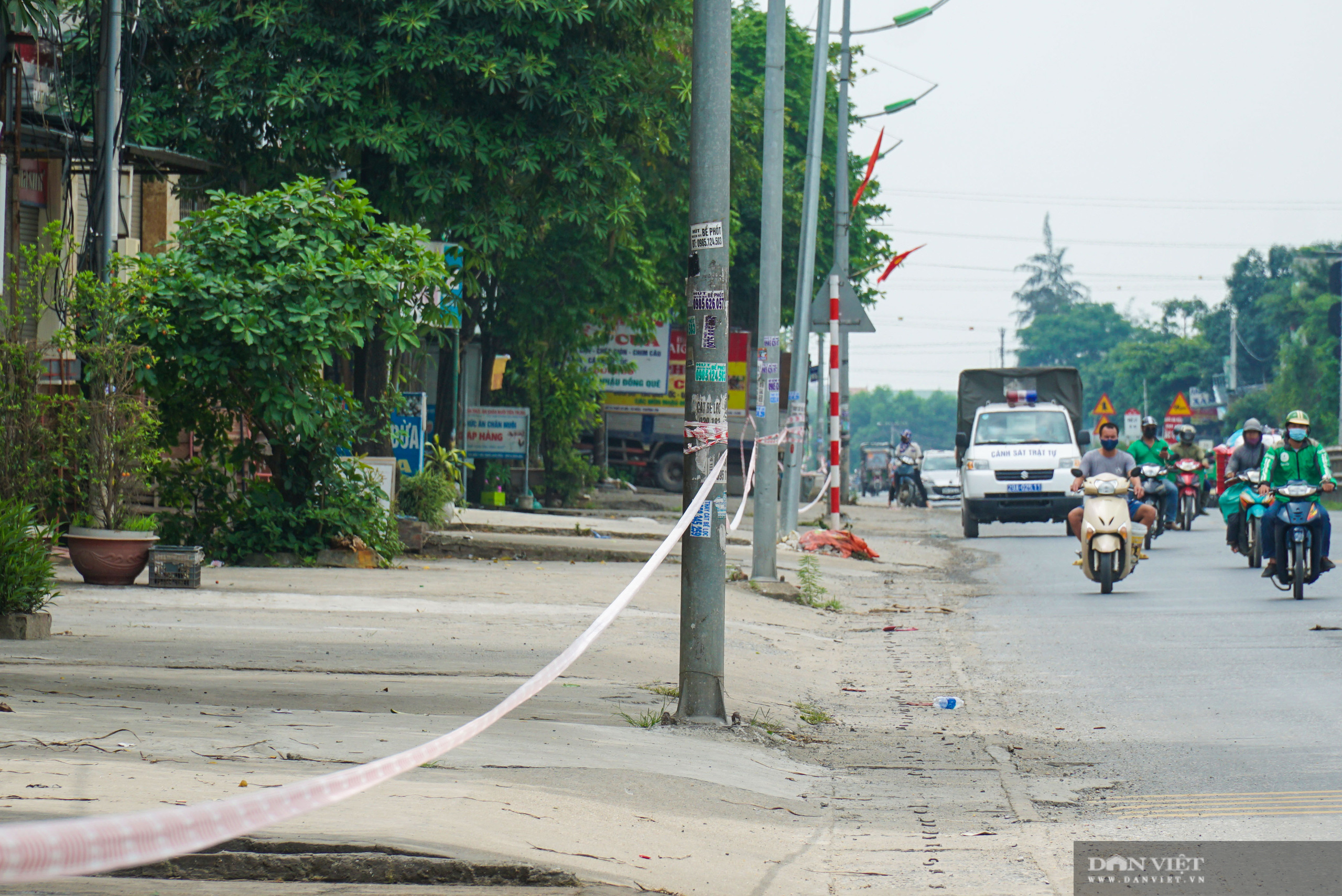 Hàng trăm hộ dân dọc quốc lộ 1A bị chằng dây phong tỏa vì dịch Covid-19 - Ảnh 4.