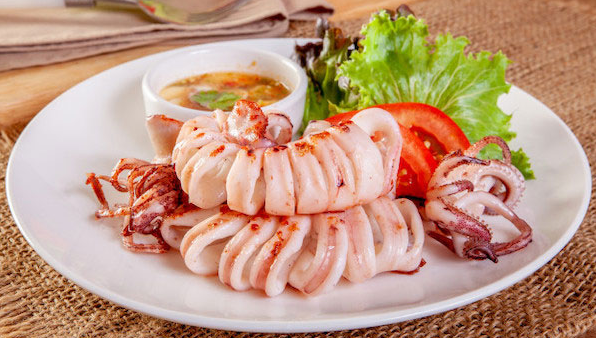 Mách 3 cách làm mực hấp bia ngon bá đạo, cách pha nước chấm cũng miễn chê - Ảnh 4.