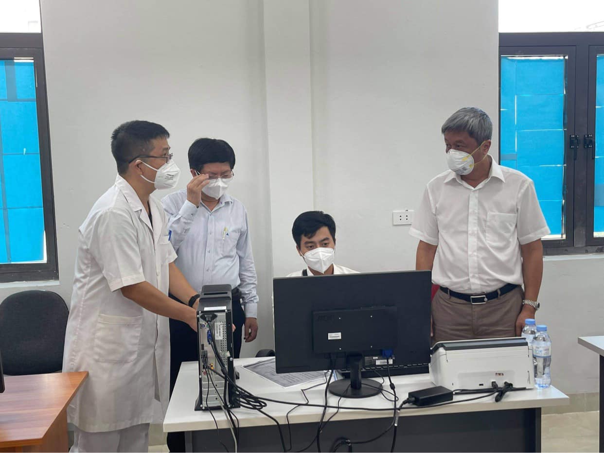 Trao quà cho bệnh nhân Covid-19 nhân ngày Quốc tế Thiếu nhi như lời động viên - Ảnh 1.