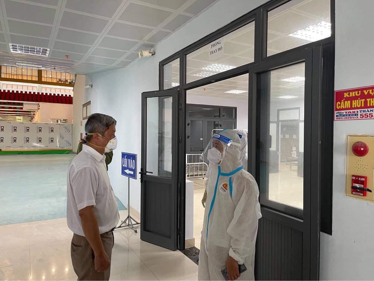 Trao quà cho bệnh nhân Covid-19 nhân ngày Quốc tế Thiếu nhi như lời động viên - Ảnh 2.