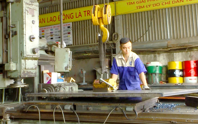 Giá thép liên tục tăng, vẫn chưa có dấu hiệu ngừng lại đã ảnh hưởng trực tiếp đến doanh thu của các doanh nghiệp. Ảnh IT