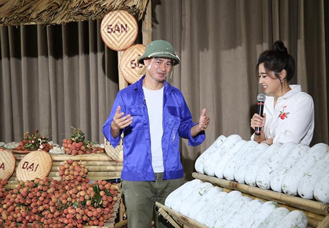 Sao Việt 10/6: Lưu Hương Giang quyến rũ &quot;đốn tim&quot; ở tuổi U40, Hồng Diễm diện đồ đẹp ở nhà chống dịch - Ảnh 8.