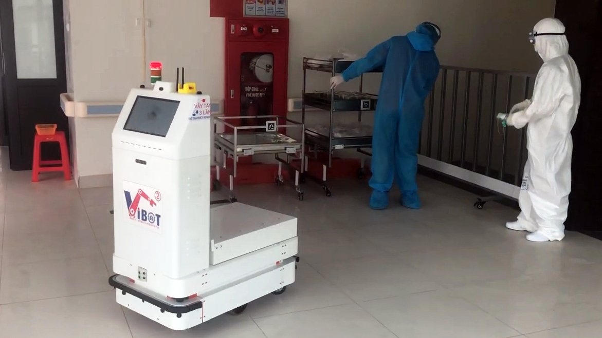Robot vận chuyển đưa cơm, thuốc cho bệnh nhân Covid-19 tại tâm dịch Bắc Ninh - Ảnh 7.