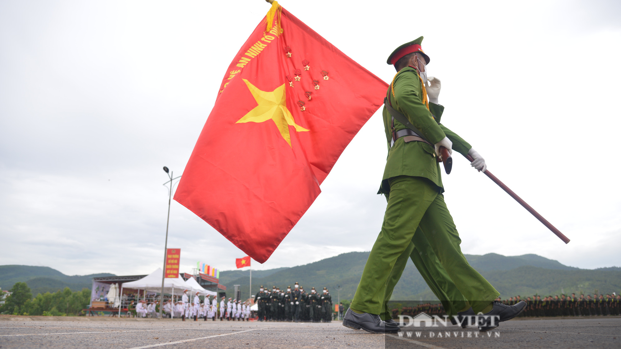 Gần 12.000 cảnh sát 'rực lửa' trong ngày bế giảng - Ảnh 3.