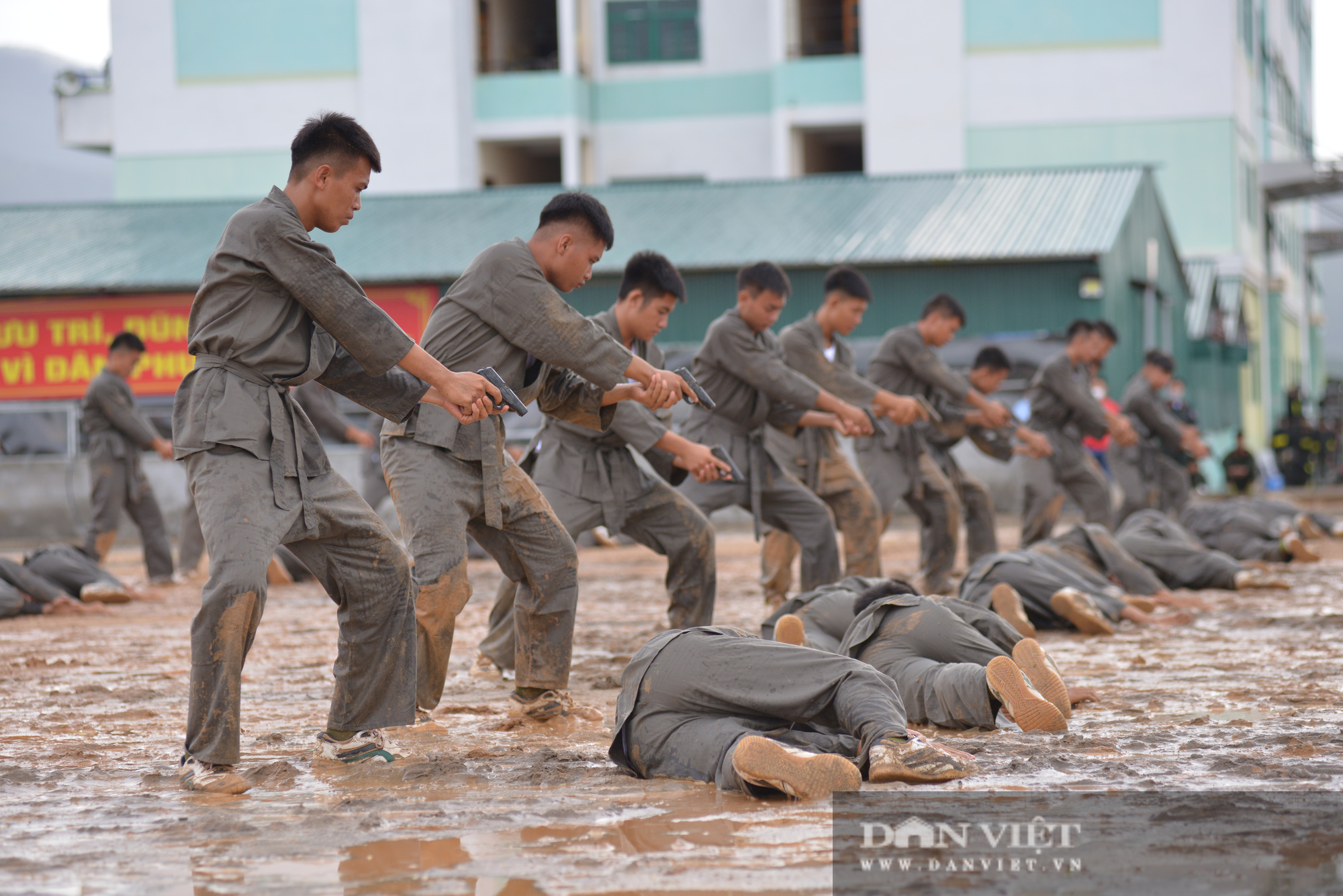 Gần 12.000 cảnh sát 'rực lửa' trong ngày bế giảng - Ảnh 7.