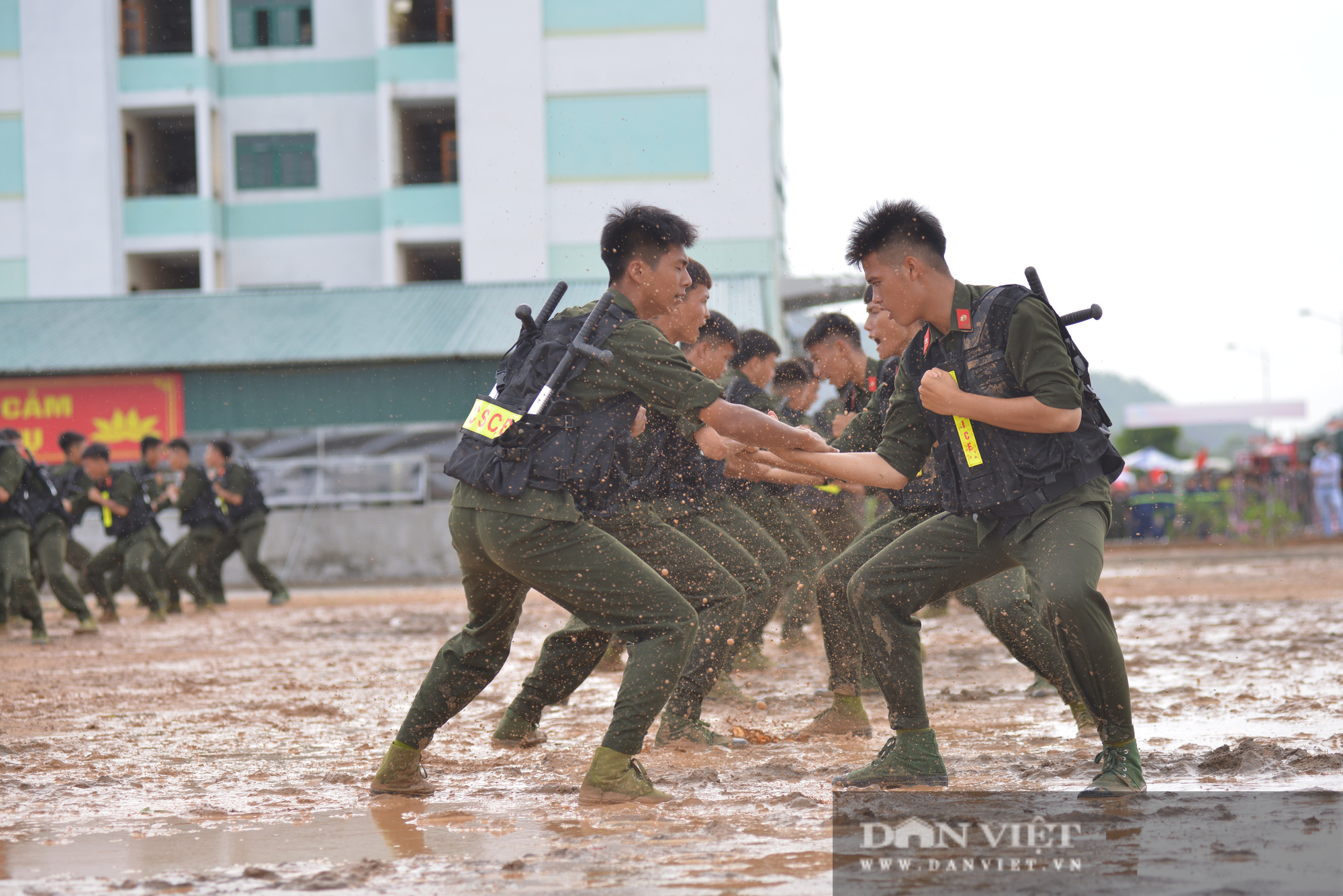 Gần 12.000 cảnh sát 'rực lửa' trong ngày bế giảng - Ảnh 11.