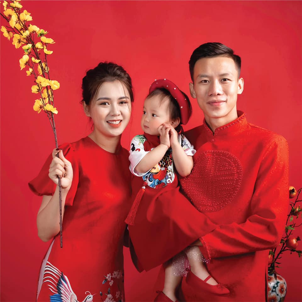 Vợ, con Quế Ngọc Hải hứa thưởng nếu chồng dành chiến thắng trở về - Ảnh 1.