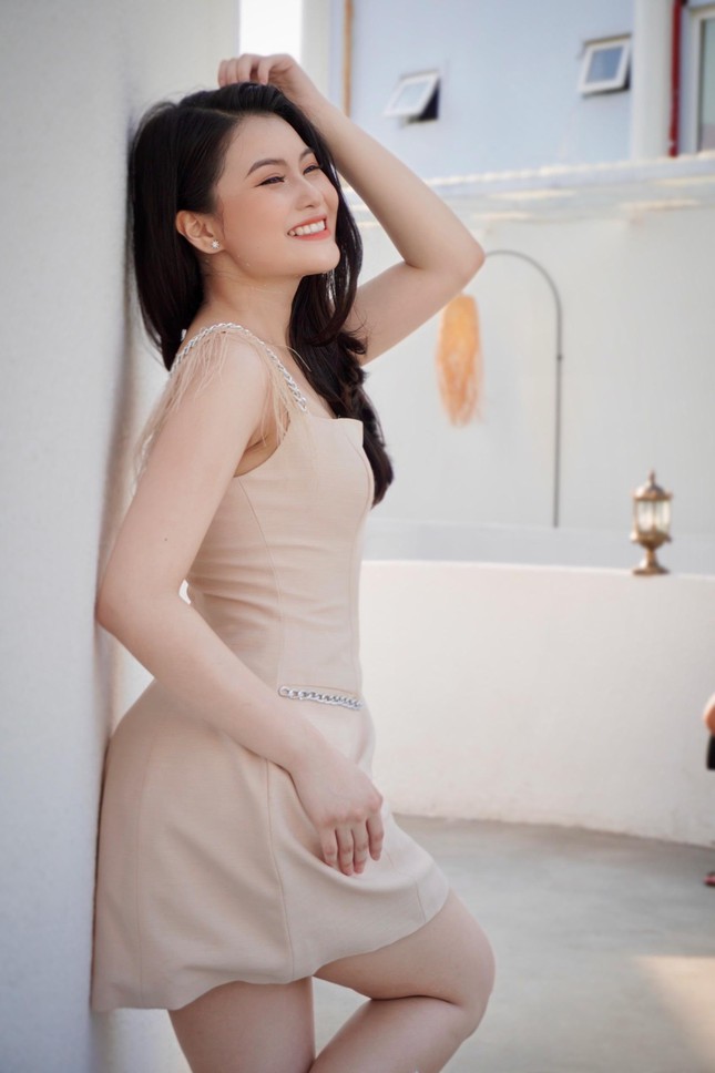 Đã xinh đẹp, nữ sinh Y khoa này lại có tài hát bolero hay như ca sĩ  - Ảnh 2.