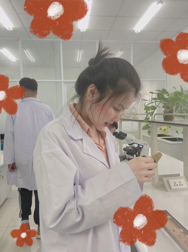 Đã xinh đẹp, nữ sinh Y khoa này lại có tài hát bolero hay như ca sĩ  - Ảnh 8.