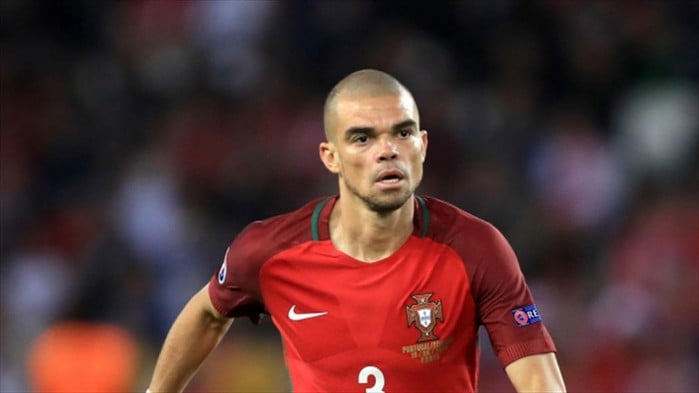 Những cầu thủ già dơ nhất Euro là ai, Ronaldo chưa phải số 1? - Ảnh 3.