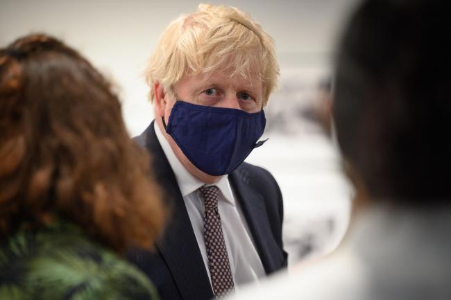 Boris Johnson trì hoãn việc mở cửa trở lại nước Anh do biến thể Covid-19 mới - Ảnh 1.