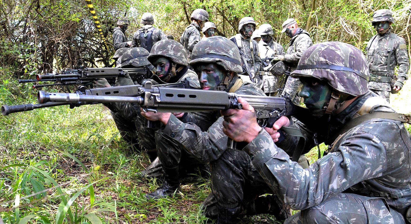 Đây là khẩu súng trường phương Tây là đối thủ của AK-47 trong chiến tranh Lạnh - Ảnh 9.