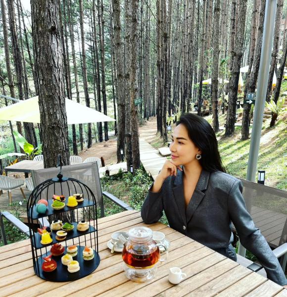 Nguyễn Tiến Linh bất ngờ theo dõi bạn thân của... Ngọc Trinh - Ảnh 5.
