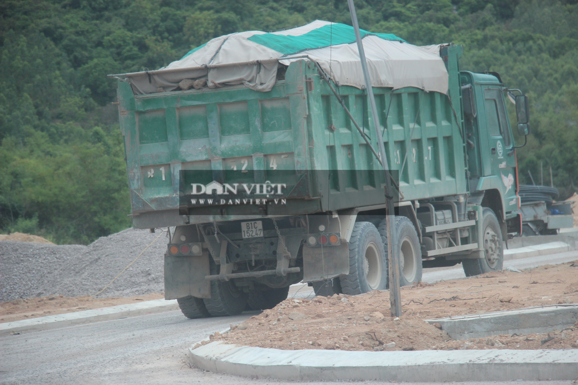 &quot;Ồ ạt&quot; lấy đất không đúng quy định thi công công trình nhà nước hơn 48 tỷ đồng - Ảnh 3.