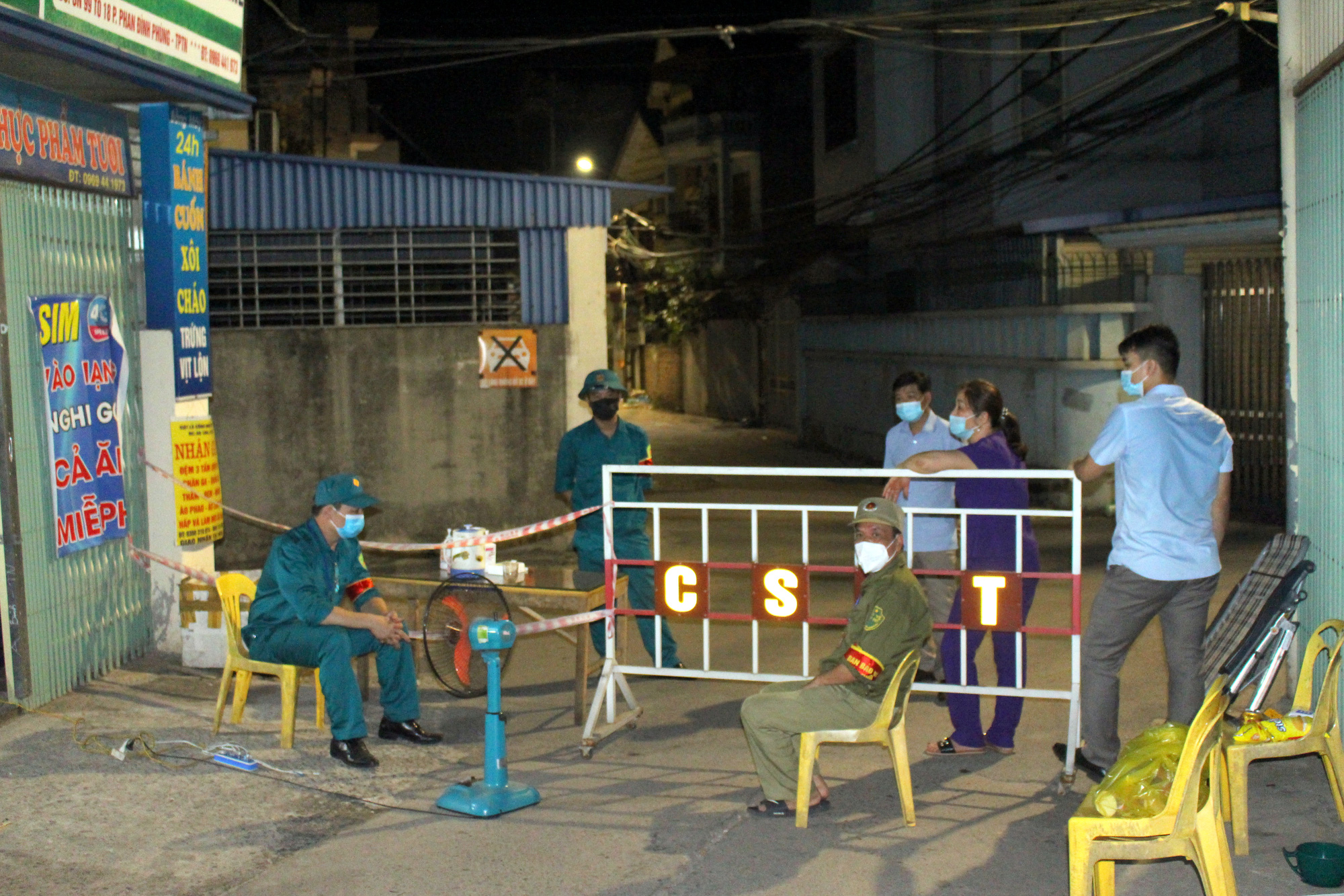  Thái Nguyên: 1 trường hợp dương tính với Covid-19 ngồi cùng chuyến bay với bệnh nhân ở Hòa Bình - Ảnh 2.
