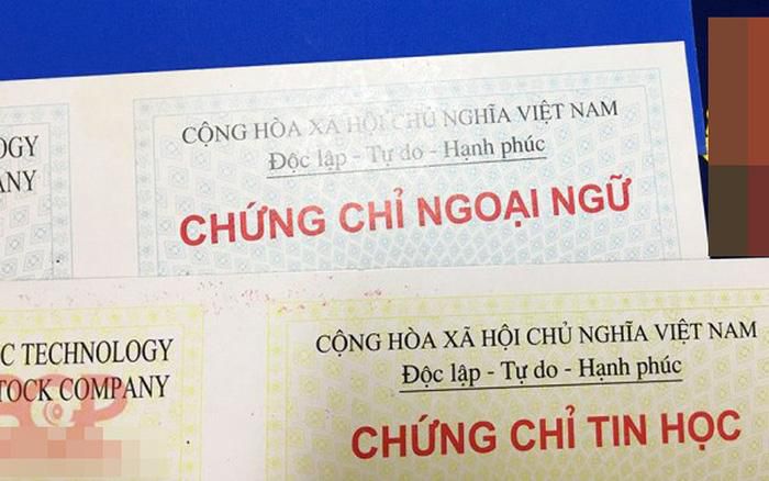 Bộ Nội vụ nói về việc cắt giảm chứng chỉ - Ảnh 1.