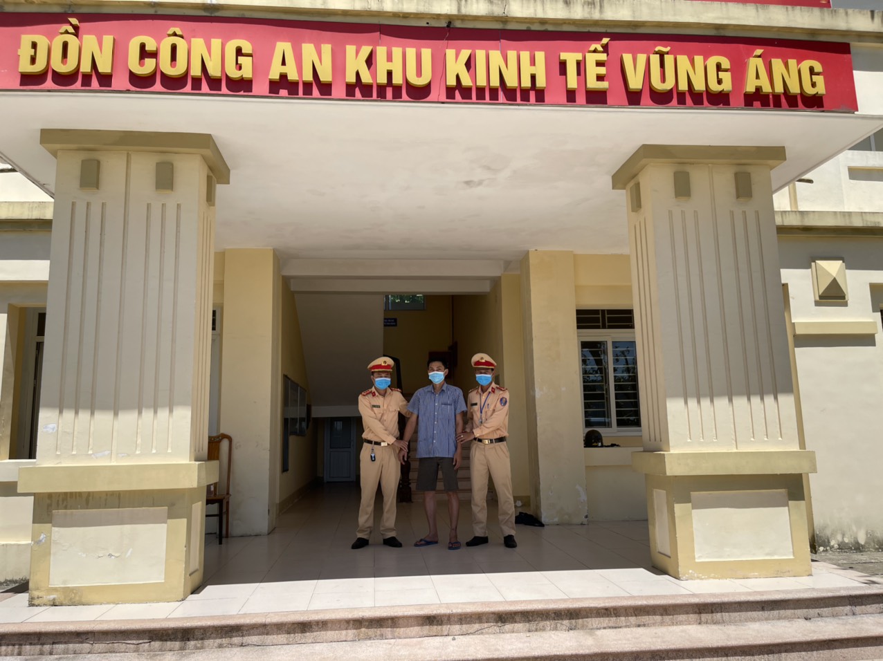 Clip: Tài xế xe tải “phê” ma túy, đánh võng trên đường - Ảnh 3.