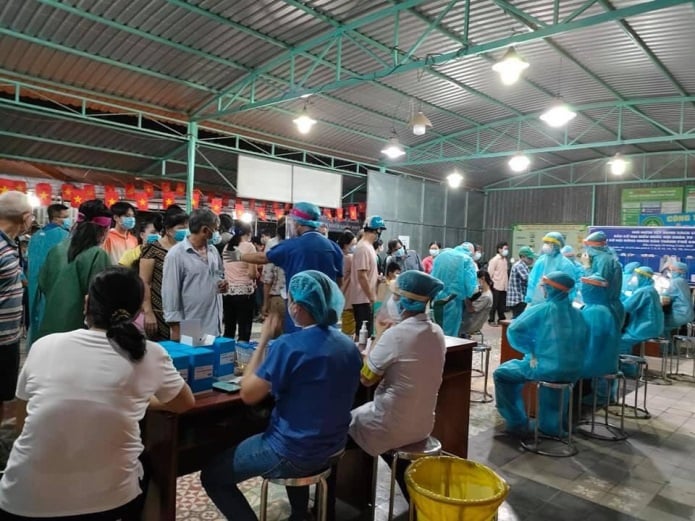 Nutifood và Ông Bầu trao tặng sản phẩm dinh dưỡng trị giá 1,3 tỷ đồng cho CBNV ngành y tế TP.HCM - Ảnh 3.
