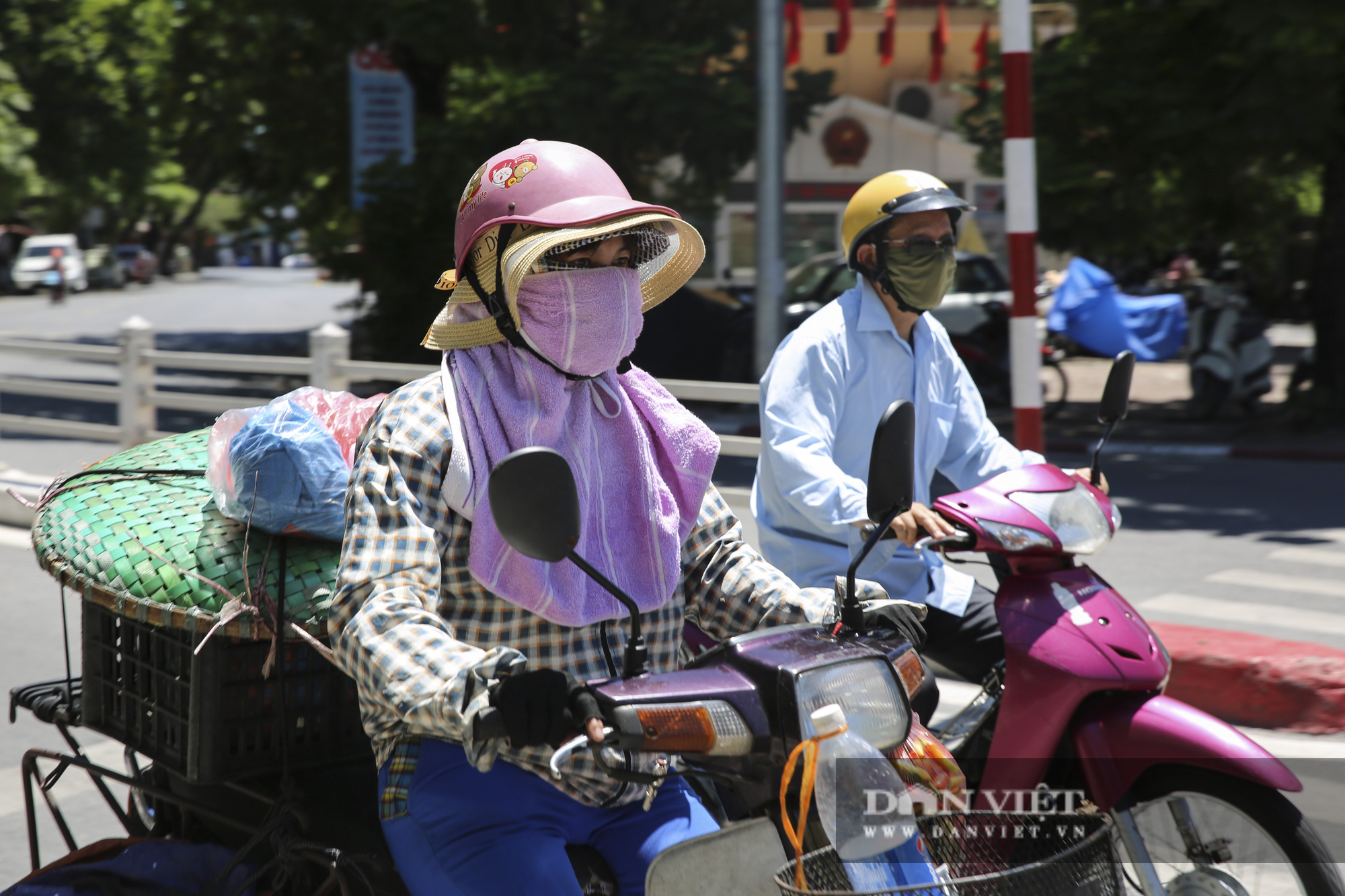 Hà Nội: Nhiệt độ mặt đường nóng hơn 60 độ C khiến ảo ảnh xuất hiện - Ảnh 4.