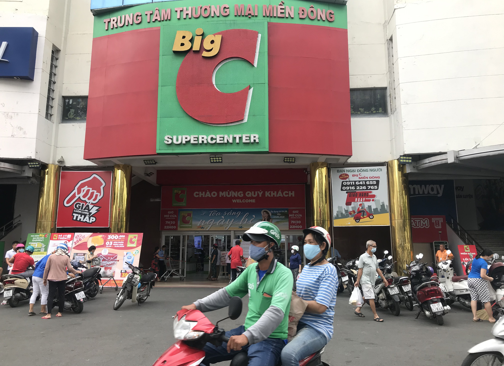 Covid-19 phức tạp tại TP.HCM: Nhiều siêu thị phải tạm đóng cửa vì F0 đi mua sắm - Ảnh 1.