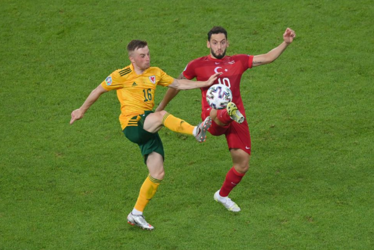 Nhận định tỷ lệ thẻ vàng Italia vs Xứ Wales (23h00 ngày 20/6) - Ảnh 1.
