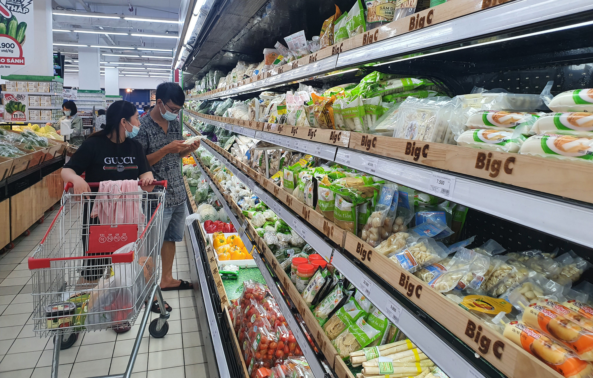 TP.HCM dẹp &quot;điểm nóng&quot; chợ tự phát, siêu thị tăng nguồn cung, giảm giá sâu - Ảnh 3.
