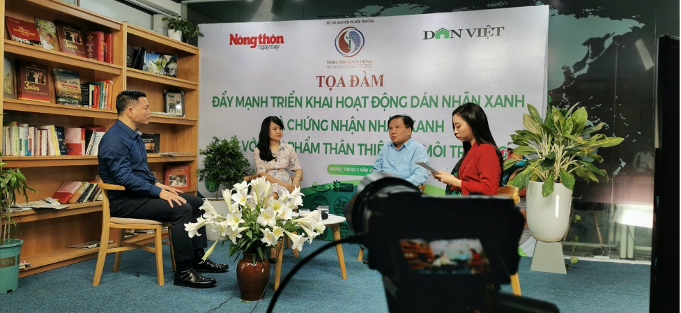 Làm báo thời công nghệ 4.0, “sống chung” với mạng xã hội - Ảnh 1.