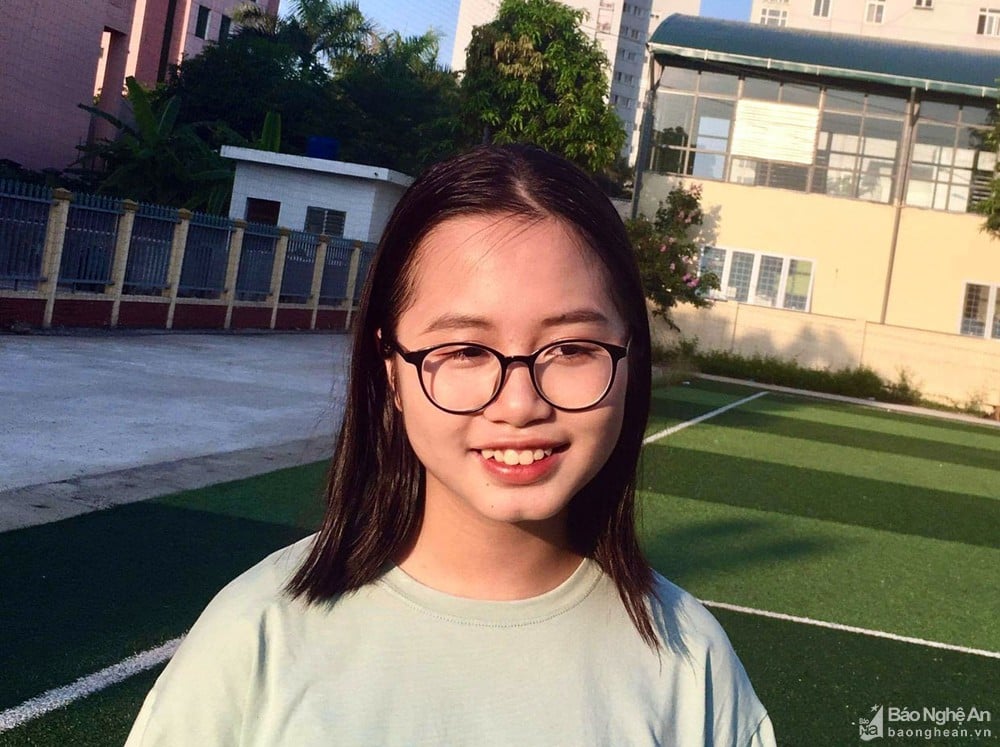Hiếm có: 3 nữ thủ khoa cùng một lớp, cùng có thành tích &quot;khủng&quot; về IELTS - Ảnh 1.