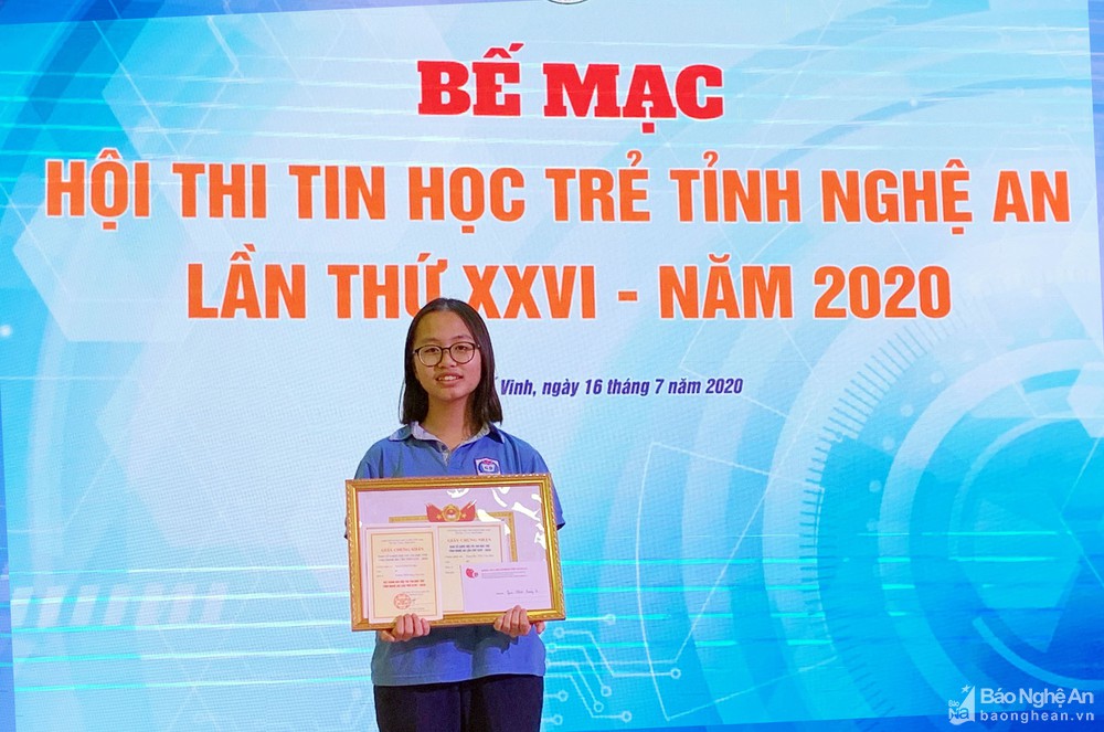 Hiếm có: 3 nữ thủ khoa cùng một lớp, cùng có thành tích &quot;khủng&quot; về IELTS - Ảnh 2.