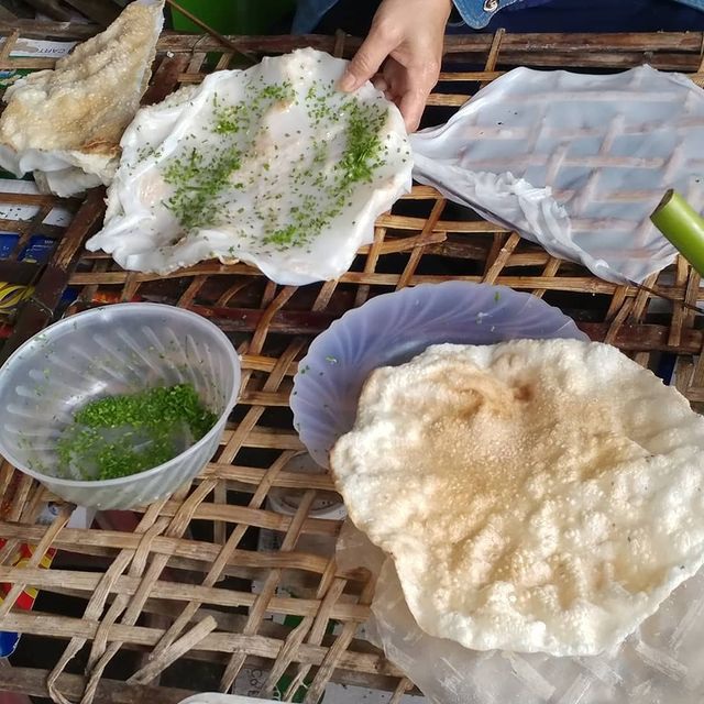 Đặc sản miền Trung ăn không cần đũa, khách thưởng thức phải &quot;đập mỏi tay&quot; - Ảnh 3.