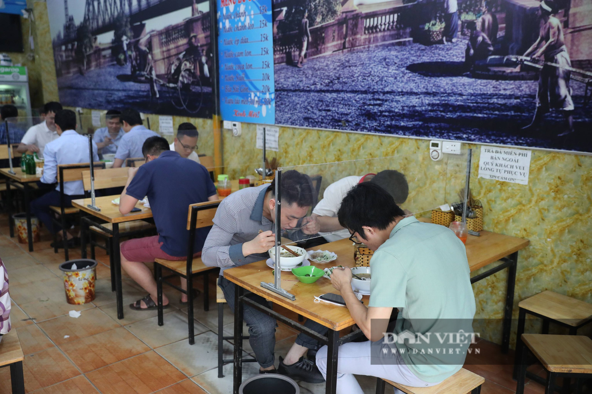 Những nỗi lòng của người dân Hà Nội trong ngày hàng quán mở cửa trở lại - Ảnh 3.