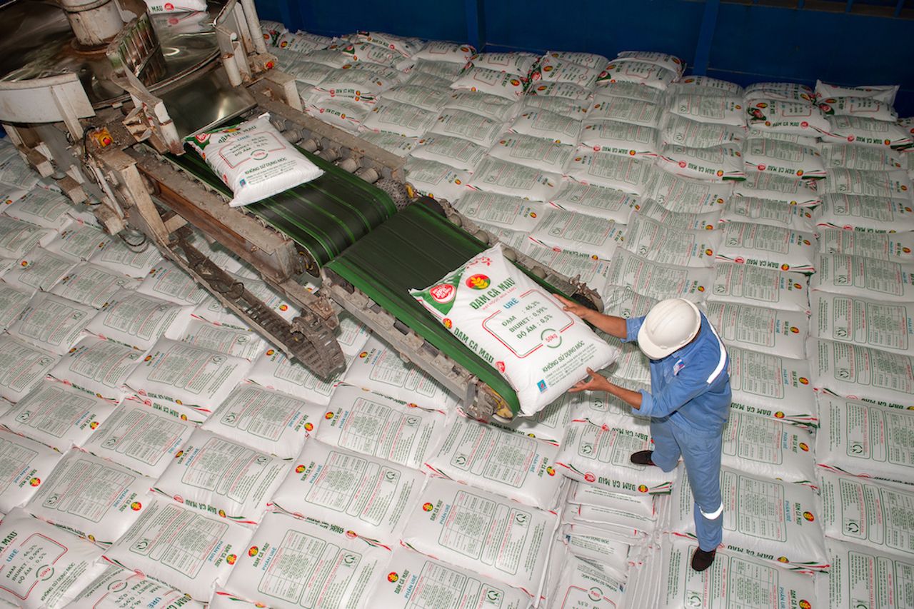 Phân bón Cà Mau thuộc top 50 doanh nghiệp niêm yết tốt nhất - Ảnh 2. Phân bón Cà Mau thuộc top 50 doanh nghiệp niêm yết tốt nhất - Ảnh 2.
