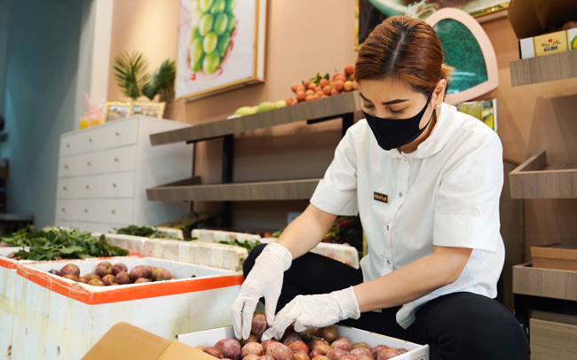 Mận hậu Ruby Sơn La được doanh nghiệp thu mua, phân phối cho thị trường TP.HCM. (Ảnh Foodmap)