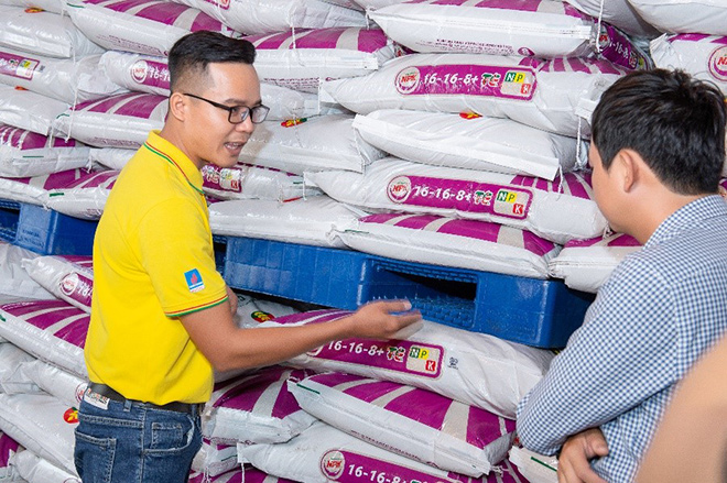 Phân bón Cà Mau thuộc top 50 doanh nghiệp niêm yết tốt nhất - Ảnh 1. Phân bón Cà Mau thuộc top 50 doanh nghiệp niêm yết tốt nhất - Ảnh 1.