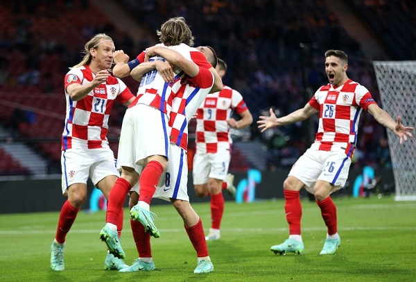 Croatia vượt qua khe cửa hẹp.