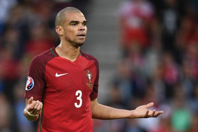 5 &quot;cây trường sinh&quot; tỏa sáng rực rỡ tại Euro 2020: Ngã mũ trước CR7 - Ảnh 2.