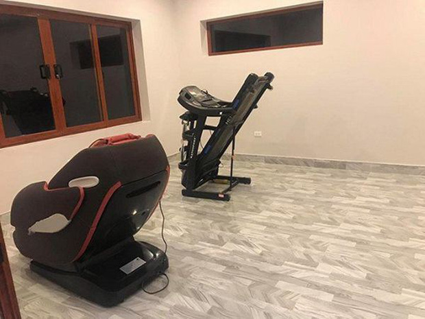“Biệt phủ” của Hà Đức Chinh: 3 tầng hoành tráng, bảo to nhất huyện cũng không ngoa! - Ảnh 10.