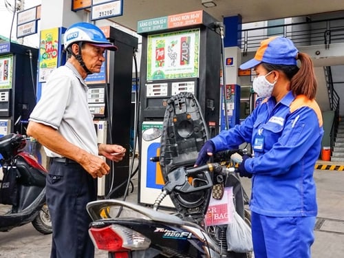 Giá xăng tăng mạnh vào ngày mai 26/6? - Ảnh 1. Giá xăng tăng mạnh vào ngày mai 26/6? - Ảnh 1.
