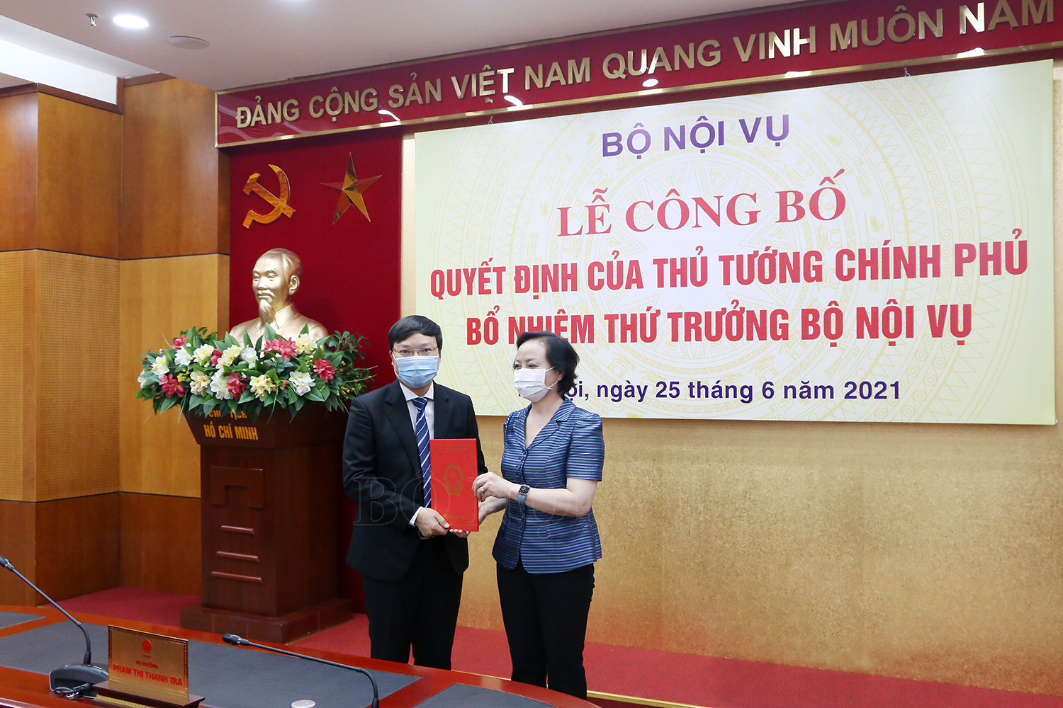 Công bố quyết định của Thủ tướng bổ nhiệm Thứ trưởng Bộ Nội vụ - Ảnh 1.