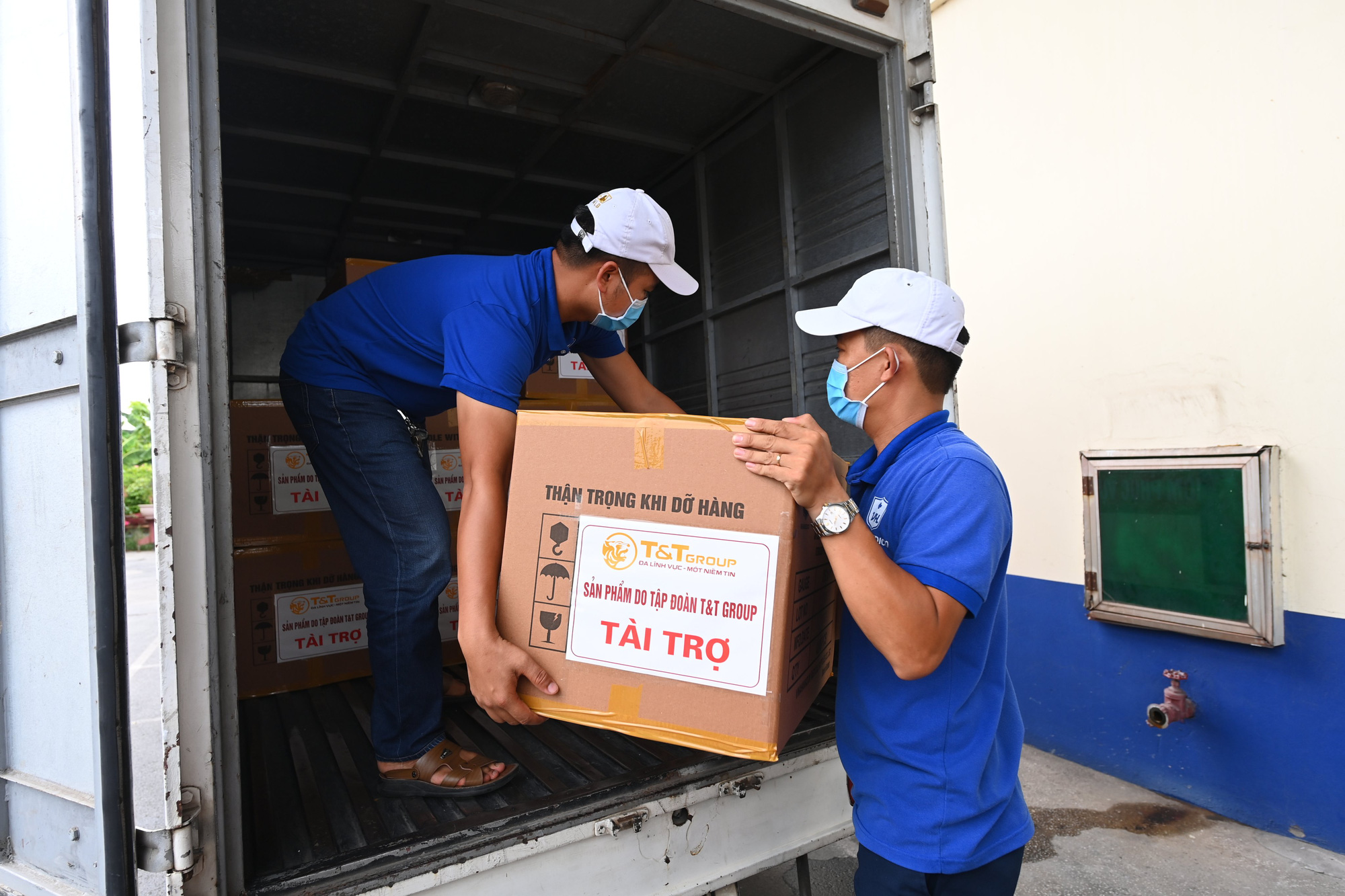 T&T Group tài trợ toàn bộ bơm kim tiêm cho chiến dịch tiêm 150 triệu liều vắc xin phòng COVID-19 - Ảnh 2.