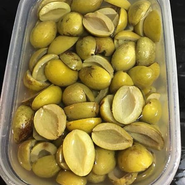 Loại quả đen sì sì trước rụng đầy gốc chả ai buồn nhặt, giờ muốn ăn phải đặt hàng - Ảnh 8.