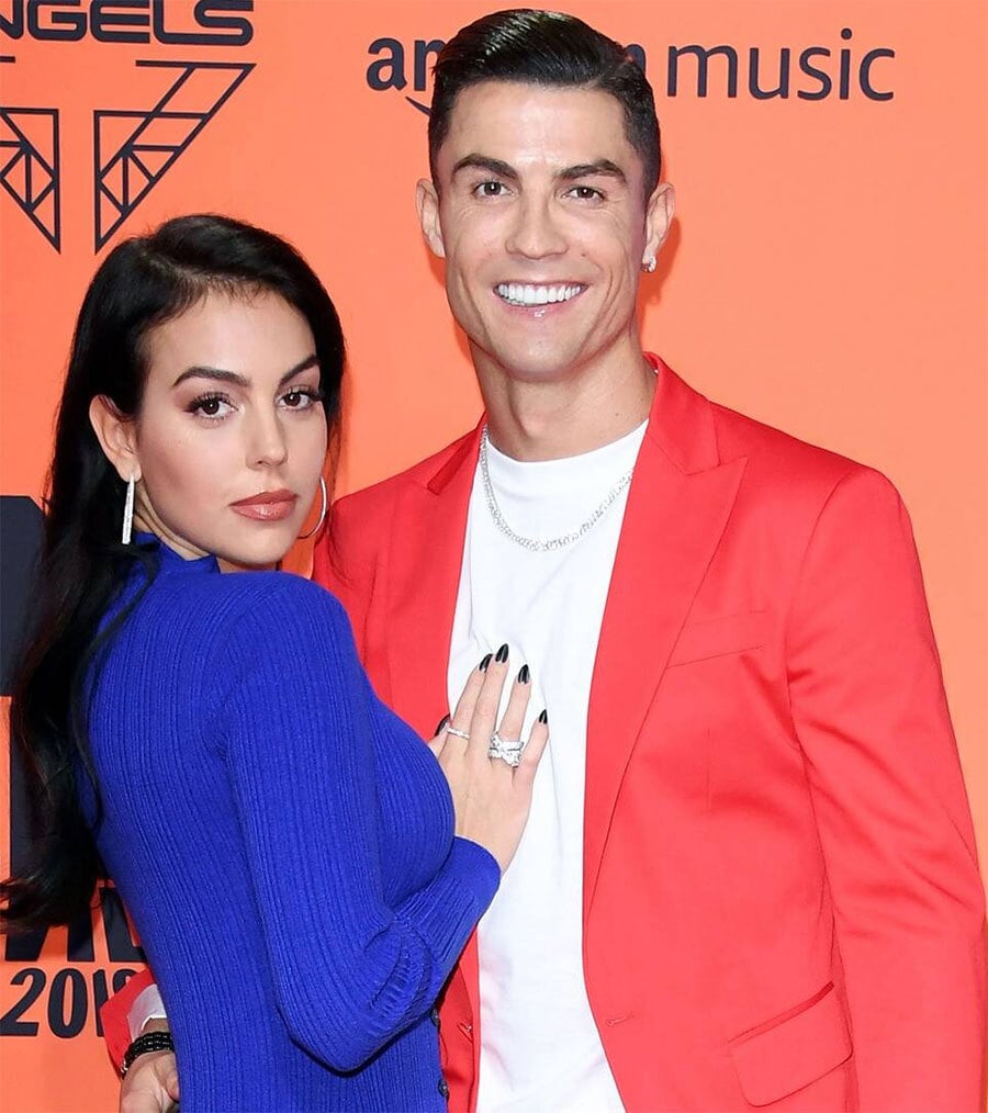 Chiêm ngưỡng vẻ đẹp 4 mỹ nhân, là vợ và người yêu của Ronaldo - Ảnh 2.
