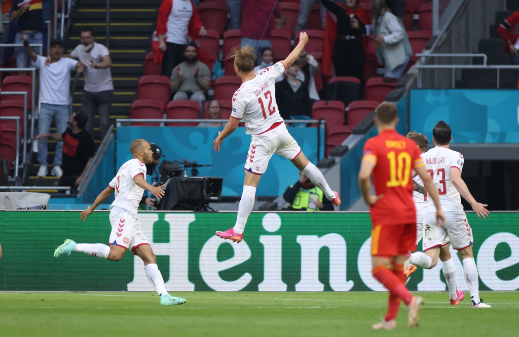 Loạt hình ảnh đẹp lượt trận loại trực tiếp đầu tiên Euro 2020: Màu áo thiên thanh và những chú lính chì đi tiếp - Ảnh 11.