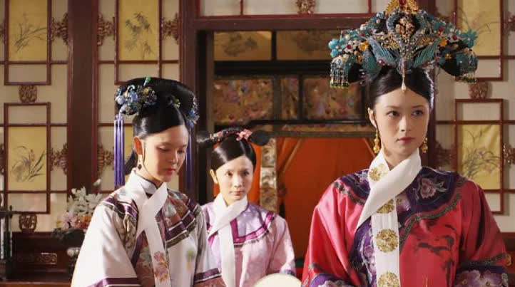 Dải lụa trắng trên cổ phi tần thời Mãn Thanh ngoài làm đẹp còn bí mật gì? - Ảnh 6.