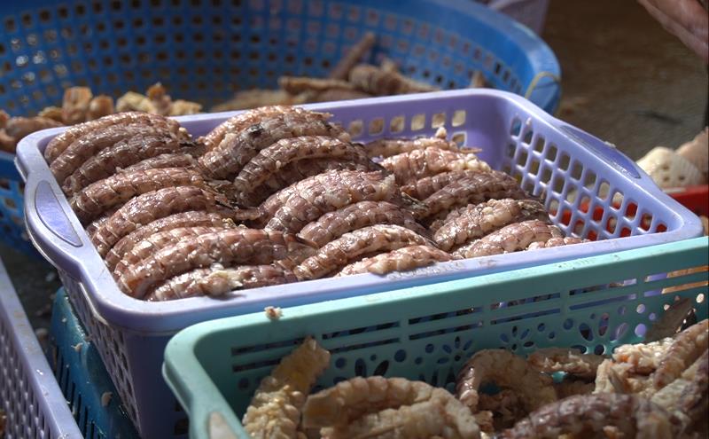 Kiên Giang: Vùng biển này còn vô số đặc sản tôm tích, dân lột vỏ tôm thoăn thoắt, ai đến xem cũng bất ngờ - Ảnh 6.