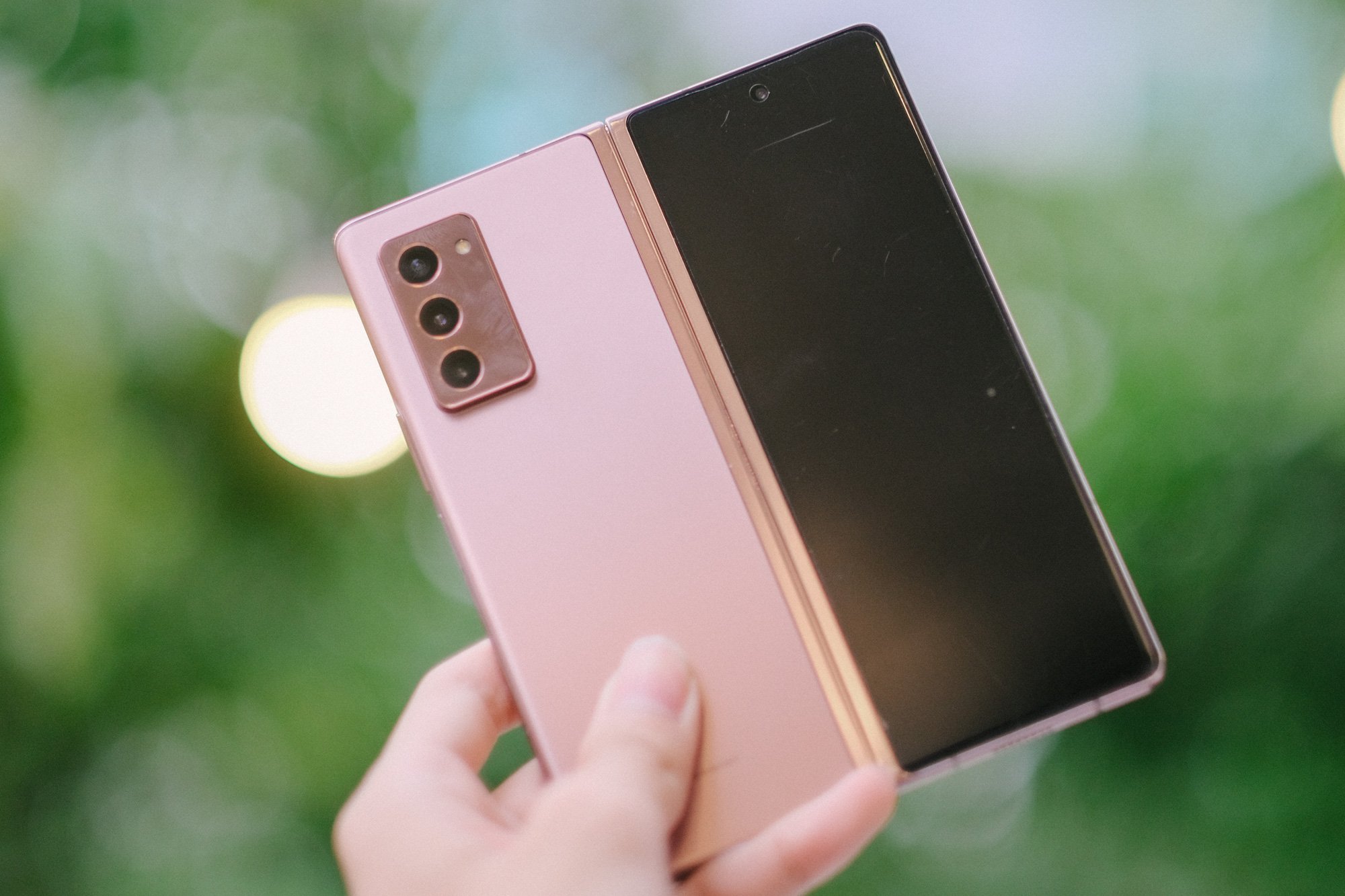 Góc soi: Những chiếc smartphone hàng khủng được bà Nguyễn Phương Hằng sử dụng - Ảnh 5. Góc soi: Những chiếc smartphone hàng khủng được bà Nguyễn Phương Hằng sử dụng - Ảnh 5.