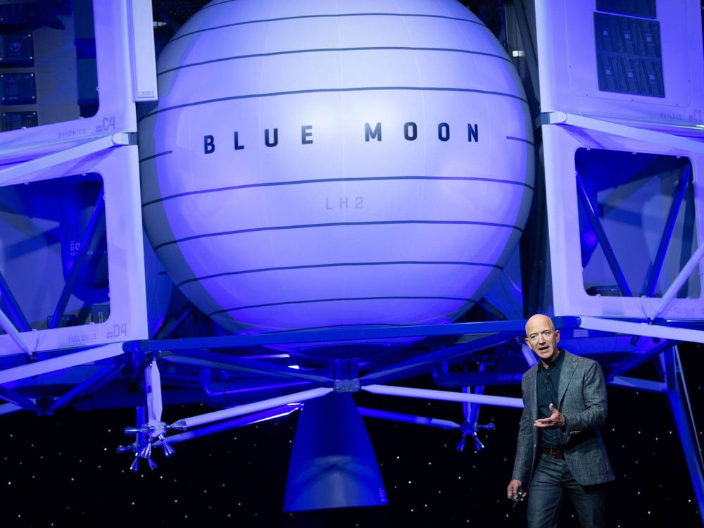 Jeff Bezos sắp có chuyến du lịch vũ trụ triệu đô, nhưng các tỷ phú công nghệ khác cũng chơi ngông không kém - Ảnh 1. Jeff Bezos sắp có chuyến du lịch vũ trụ triệu đô, nhưng các tỷ phú công nghệ khác cũng chơi ngông không kém - Ảnh 1.
