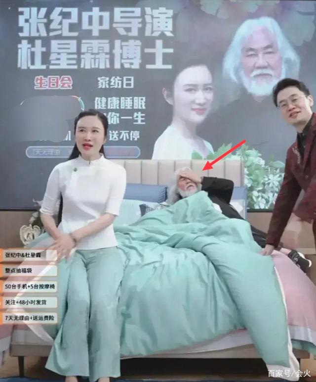 Trương Kỷ Trung - Trương Nghệ Mưu: Hai &quot;đại thụ&quot; cùng có vợ kém... 31 tuổi - Ảnh 2.